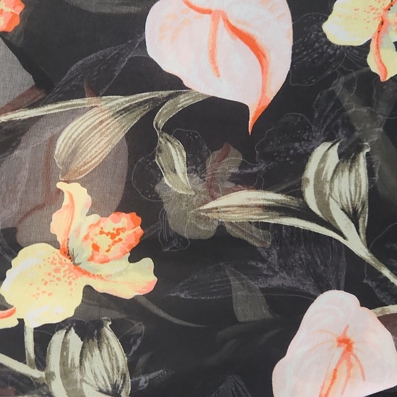 White House Black Market Floral Chiffon Sheer Blouse Size Small - Picture 4 of 9